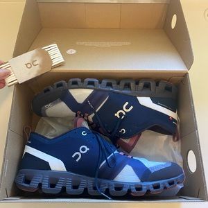 On Cloud ON authentic NWT never worn men’s sz 10.5 athletic shoes.